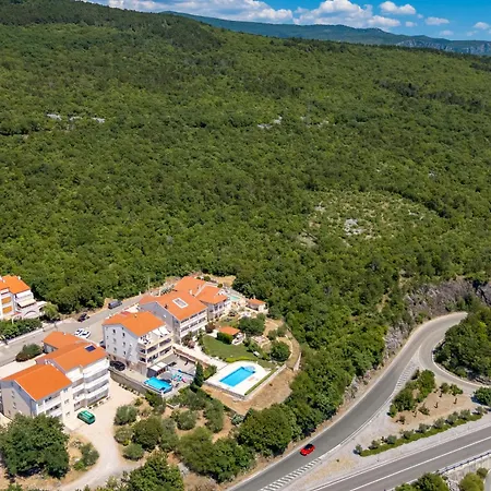 Alex *