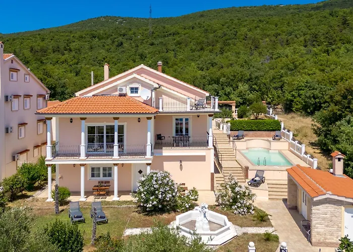 Alex Holiday home *