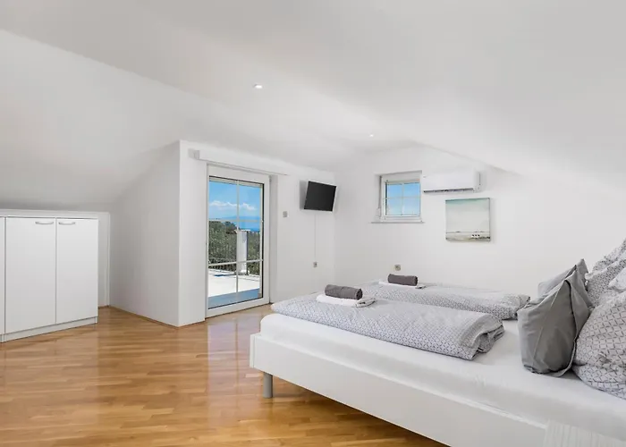 Alex Holiday home